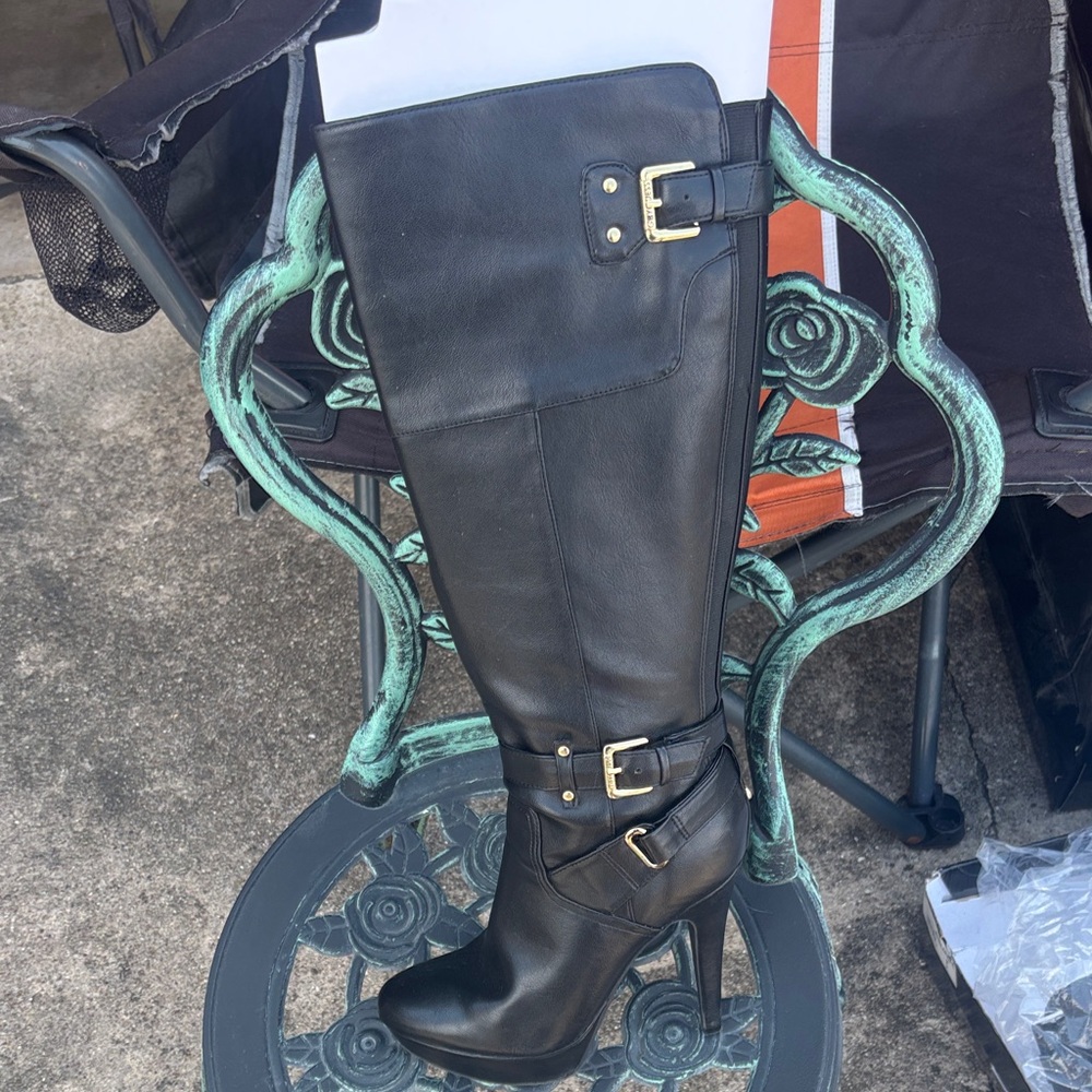 Guess boots